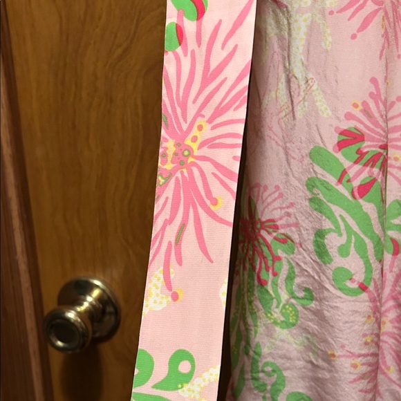 Beautiful Lilly Pulitzer Pink and Green Patterned Sleeveless top with sash - Picture 7 of 8